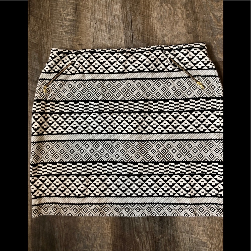 Geometric mini skirt